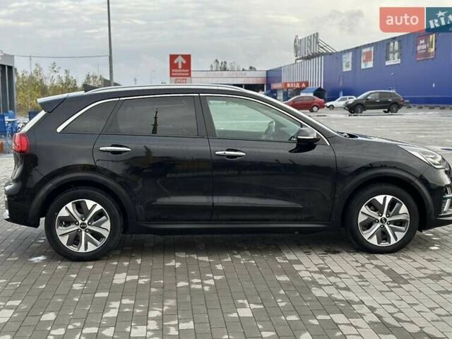 Черный Киа Niro, объемом двигателя 0 л и пробегом 147 тыс. км за 18990 $, фото 7 на Automoto.ua