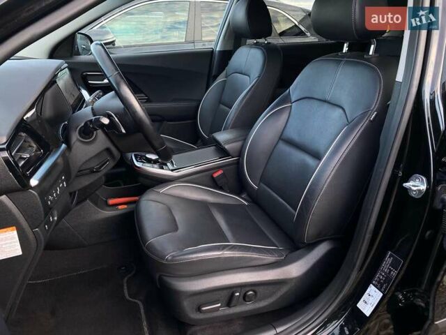Чорний Кіа Niro, об'ємом двигуна 0 л та пробігом 88 тис. км за 21900 $, фото 26 на Automoto.ua