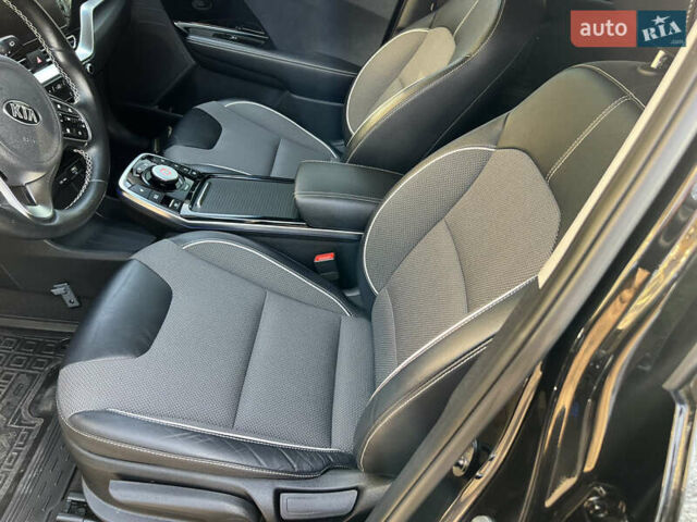 Черный Киа Niro, объемом двигателя 0 л и пробегом 112 тыс. км за 19500 $, фото 10 на Automoto.ua