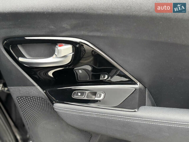 Черный Киа Niro, объемом двигателя 0 л и пробегом 132 тыс. км за 18699 $, фото 41 на Automoto.ua