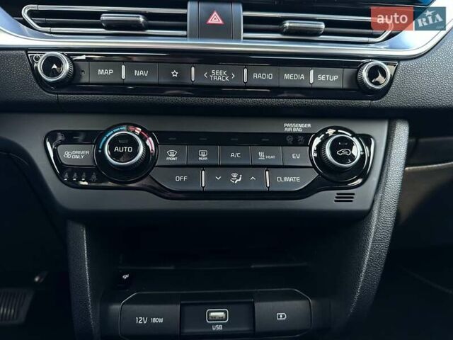 Чорний Кіа Niro, об'ємом двигуна 0 л та пробігом 68 тис. км за 24200 $, фото 66 на Automoto.ua