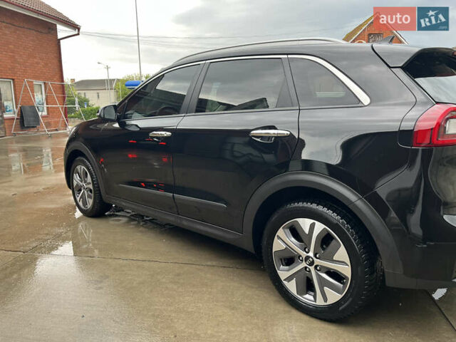 Черный Киа Niro, объемом двигателя 0 л и пробегом 104 тыс. км за 17550 $, фото 5 на Automoto.ua
