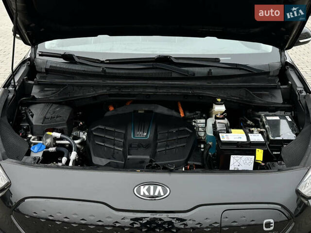 Чорний Кіа Niro, об'ємом двигуна 0 л та пробігом 130 тис. км за 18300 $, фото 27 на Automoto.ua
