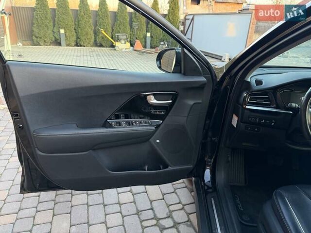 Чорний Кіа Niro, об'ємом двигуна 0 л та пробігом 69 тис. км за 21500 $, фото 16 на Automoto.ua