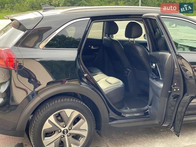 Чорний Кіа Niro, об'ємом двигуна 0 л та пробігом 109 тис. км за 19850 $, фото 5 на Automoto.ua