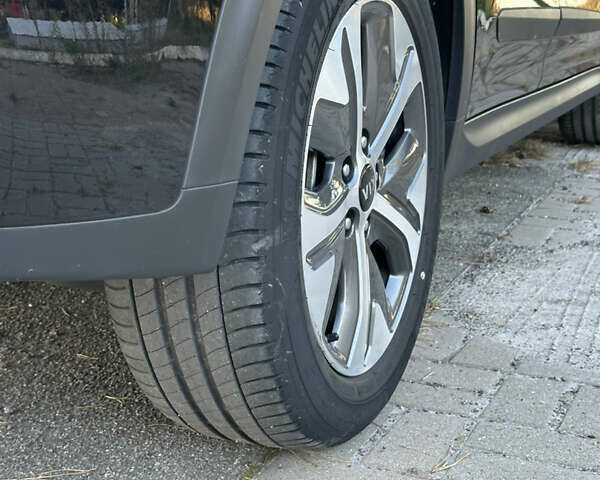 Черный Киа Niro, объемом двигателя 0 л и пробегом 112 тыс. км за 18750 $, фото 28 на Automoto.ua