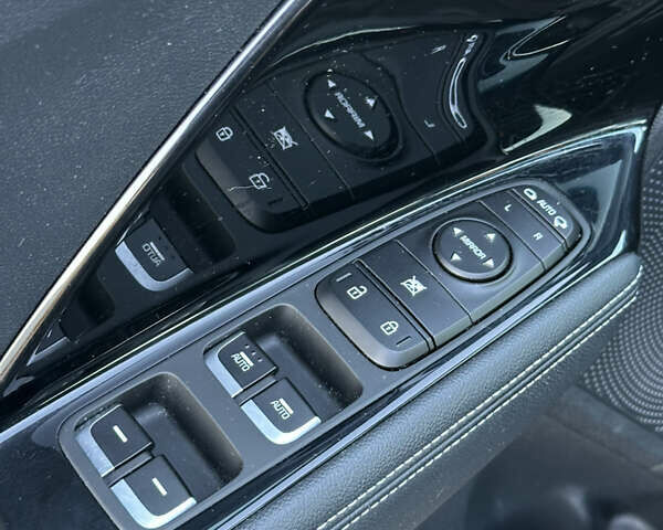 Черный Киа Niro, объемом двигателя 0 л и пробегом 112 тыс. км за 18750 $, фото 51 на Automoto.ua