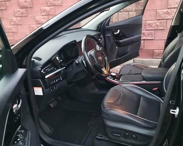 Чорний Кіа Niro, об'ємом двигуна 0 л та пробігом 136 тис. км за 18999 $, фото 1 на Automoto.ua