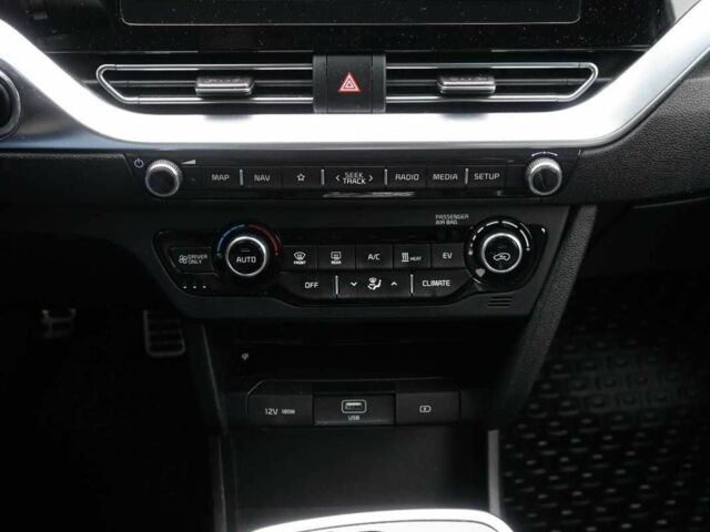 Кіа Niro 2020 у Києві на Automoto.ua Чорний Кіа Niro, об'ємом двигуна 0 л та пробігом 59 тис. км за 15700 $, фото 14 на Automoto.ua