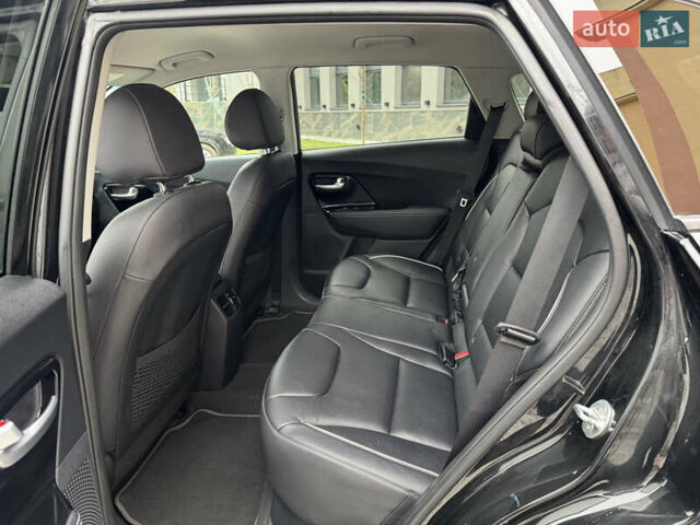 Чорний Кіа Niro, об'ємом двигуна 0 л та пробігом 109 тис. км за 17499 $, фото 14 на Automoto.ua