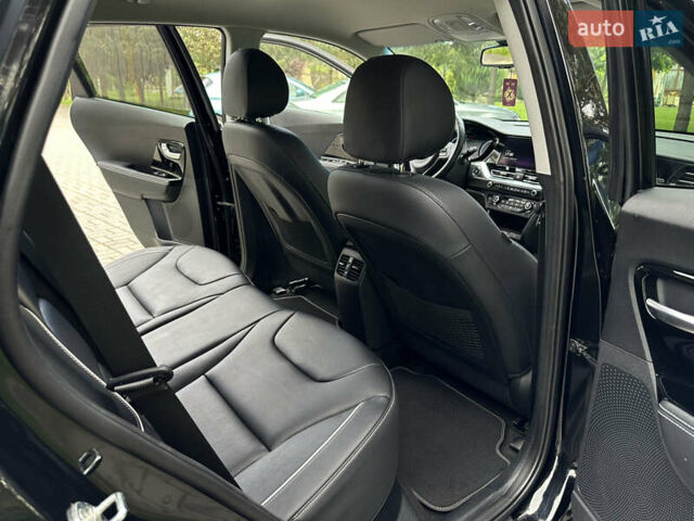 Чорний Кіа Niro, об'ємом двигуна 0 л та пробігом 46 тис. км за 19750 $, фото 62 на Automoto.ua