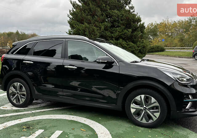 Чорний Кіа Niro, об'ємом двигуна 0 л та пробігом 110 тис. км за 19500 $, фото 7 на Automoto.ua
