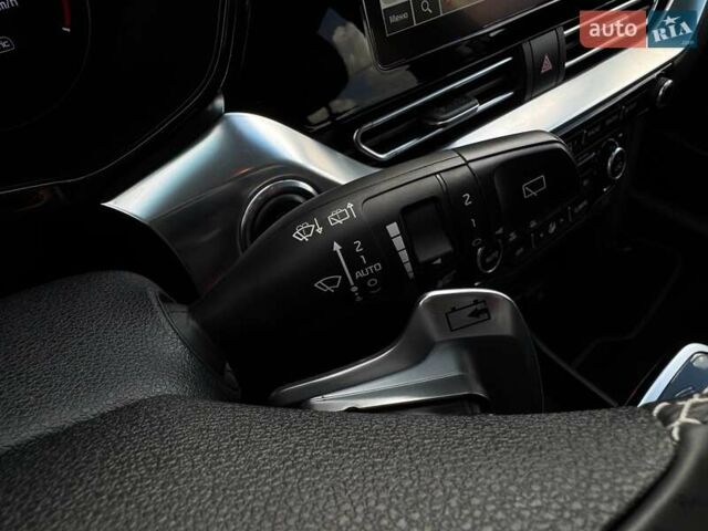 Чорний Кіа Niro, об'ємом двигуна 0 л та пробігом 69 тис. км за 23200 $, фото 14 на Automoto.ua
