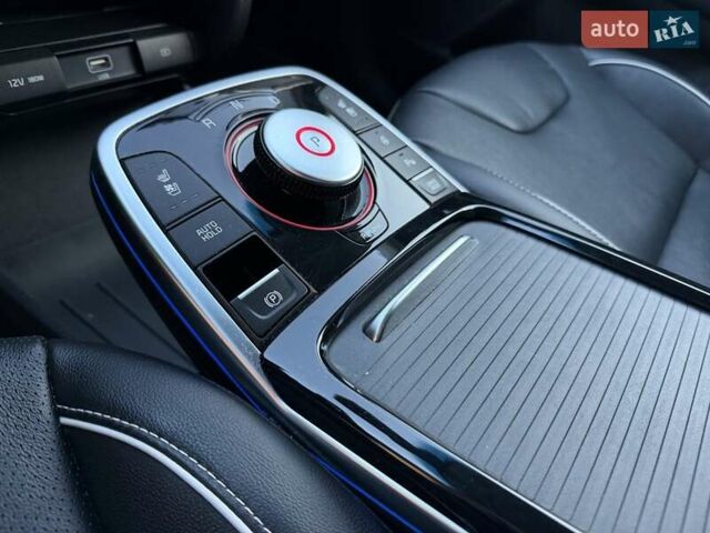 Чорний Кіа Niro, об'ємом двигуна 0 л та пробігом 69 тис. км за 21500 $, фото 26 на Automoto.ua