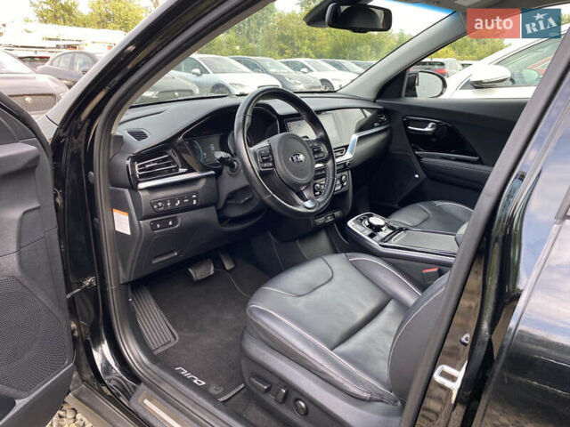 Чорний Кіа Niro, об'ємом двигуна 0 л та пробігом 64 тис. км за 22700 $, фото 2 на Automoto.ua