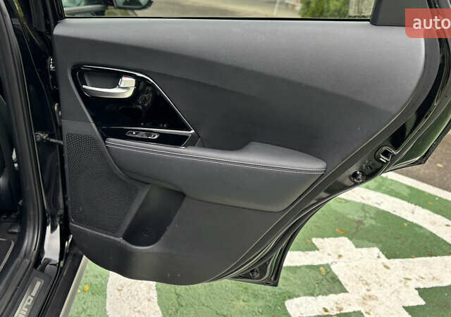 Чорний Кіа Niro, об'ємом двигуна 0 л та пробігом 110 тис. км за 19500 $, фото 66 на Automoto.ua