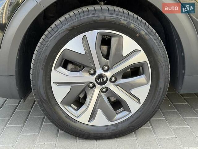 Черный Киа Niro, объемом двигателя 0 л и пробегом 98 тыс. км за 20999 $, фото 60 на Automoto.ua