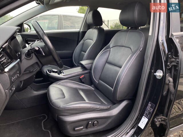 Чорний Кіа Niro, об'ємом двигуна 0 л та пробігом 64 тис. км за 22700 $, фото 39 на Automoto.ua