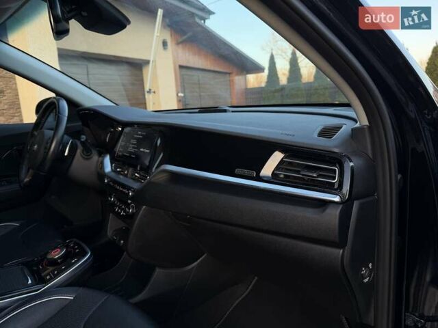 Чорний Кіа Niro, об'ємом двигуна 0 л та пробігом 69 тис. км за 21500 $, фото 39 на Automoto.ua
