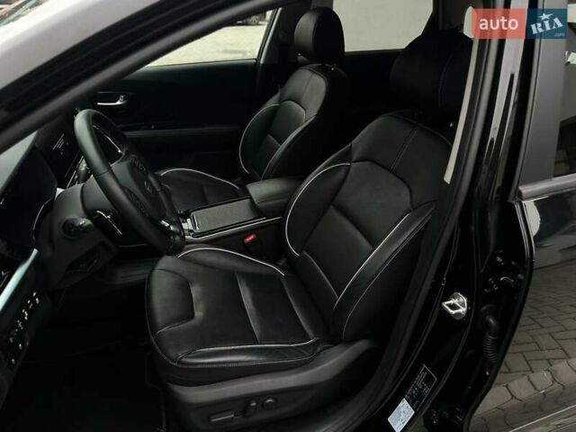 Чорний Кіа Niro, об'ємом двигуна 0 л та пробігом 134 тис. км за 18950 $, фото 17 на Automoto.ua