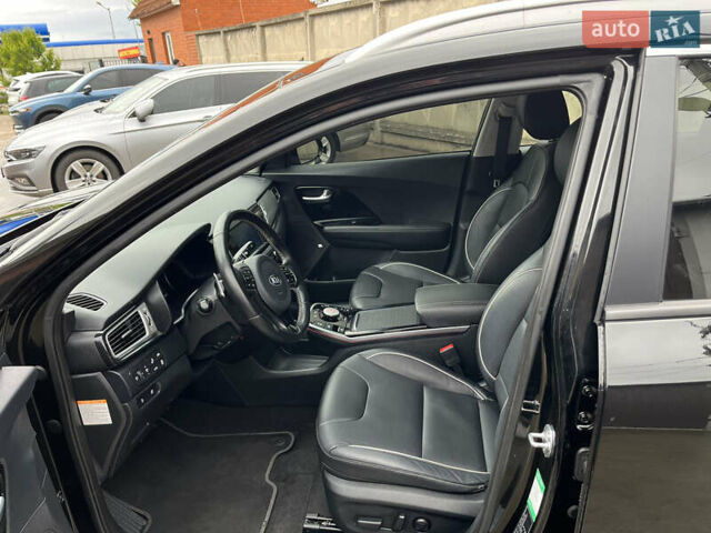 Черный Киа Niro, объемом двигателя 0 л и пробегом 104 тыс. км за 17550 $, фото 10 на Automoto.ua
