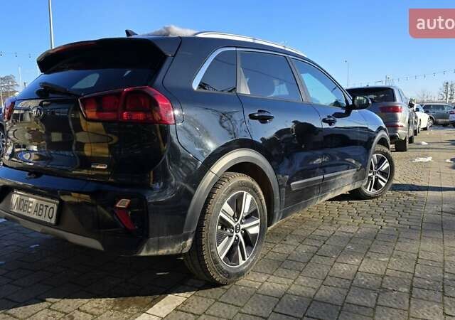 Черный Киа Niro, объемом двигателя 1.58 л и пробегом 32 тыс. км за 21000 $, фото 2 на Automoto.ua