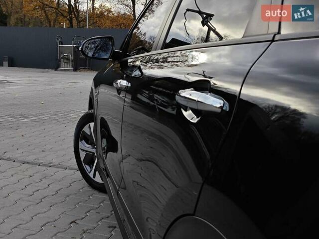 Чорний Кіа Niro, об'ємом двигуна 0 л та пробігом 115 тис. км за 20700 $, фото 6 на Automoto.ua
