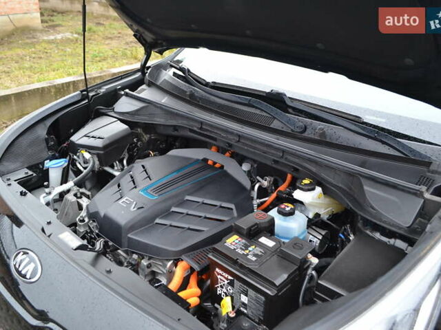 Чорний Кіа Niro, об'ємом двигуна 0 л та пробігом 169 тис. км за 18450 $, фото 75 на Automoto.ua