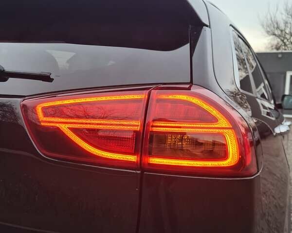 Черный Киа Niro, объемом двигателя 0 л и пробегом 114 тыс. км за 19999 $, фото 18 на Automoto.ua