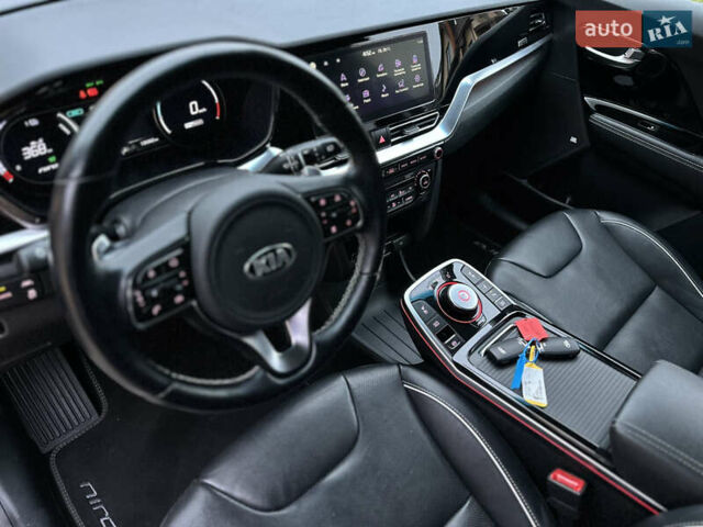Черный Киа Niro, объемом двигателя 0 л и пробегом 135 тыс. км за 18650 $, фото 16 на Automoto.ua