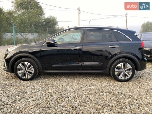 Чорний Кіа Niro, об'ємом двигуна 0 л та пробігом 64 тис. км за 22700 $, фото 18 на Automoto.ua