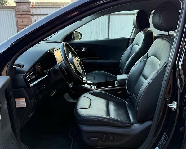 Чорний Кіа Niro, об'ємом двигуна 0 л та пробігом 69 тис. км за 21500 $, фото 18 на Automoto.ua