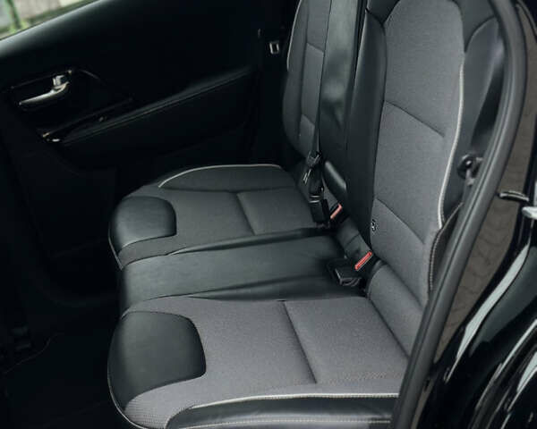 Чорний Кіа Niro, об'ємом двигуна 0 л та пробігом 130 тис. км за 18300 $, фото 44 на Automoto.ua
