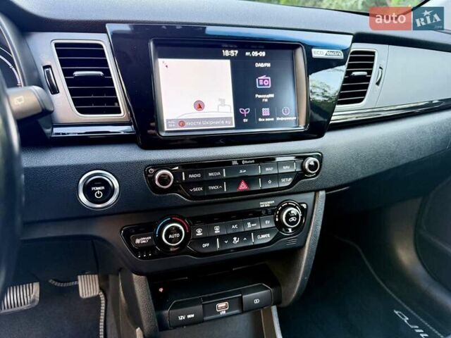 Черный Киа Niro, объемом двигателя 0 л и пробегом 128 тыс. км за 16800 $, фото 58 на Automoto.ua