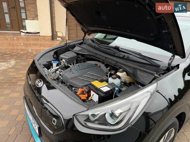 Чорний Кіа Niro, об'ємом двигуна 0 л та пробігом 89 тис. км за 20799 $, фото 84 на Automoto.ua