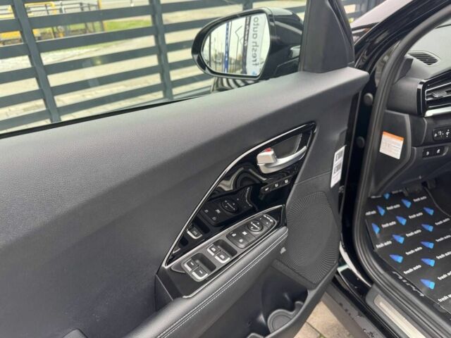 Черный Киа Niro, объемом двигателя 0 л и пробегом 112 тыс. км за 21900 $, фото 14 на Automoto.ua