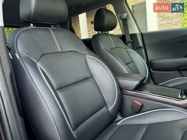 Черный Киа Niro, объемом двигателя 0 л и пробегом 50 тыс. км за 23499 $, фото 75 на Automoto.ua