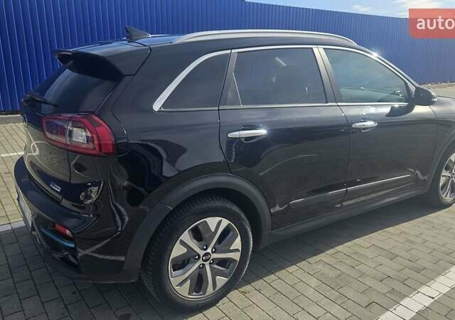 Черный Киа Niro, объемом двигателя 0 л и пробегом 121 тыс. км за 18500 $, фото 3 на Automoto.ua
