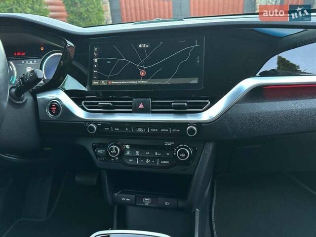 Чорний Кіа Niro, об'ємом двигуна 0 л та пробігом 126 тис. км за 19500 $, фото 26 на Automoto.ua