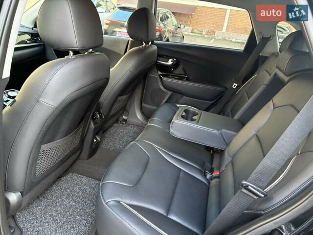 Черный Киа Niro, объемом двигателя 0 л и пробегом 105 тыс. км за 20500 $, фото 57 на Automoto.ua