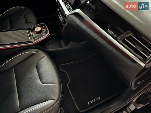 Чорний Кіа Niro, об'ємом двигуна 0 л та пробігом 89 тис. км за 20799 $, фото 87 на Automoto.ua