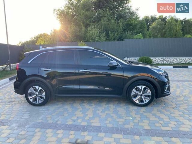 Чорний Кіа Niro, об'ємом двигуна 0 л та пробігом 108 тис. км за 19300 $, фото 4 на Automoto.ua