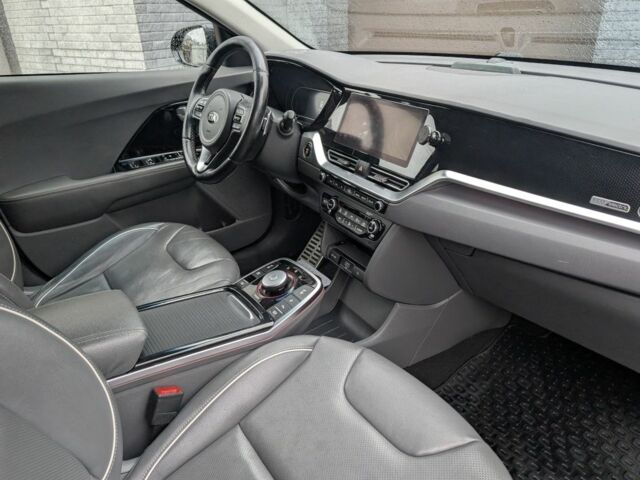 Черный Киа Niro, объемом двигателя 0 л и пробегом 253 тыс. км за 17000 $, фото 7 на Automoto.ua
