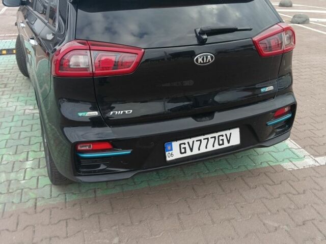 Чорний Кіа Niro, об'ємом двигуна 0 л та пробігом 170 тис. км за 16500 $, фото 2 на Automoto.ua
