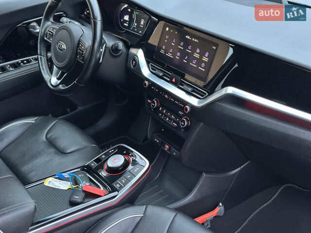 Черный Киа Niro, объемом двигателя 0 л и пробегом 135 тыс. км за 18650 $, фото 26 на Automoto.ua