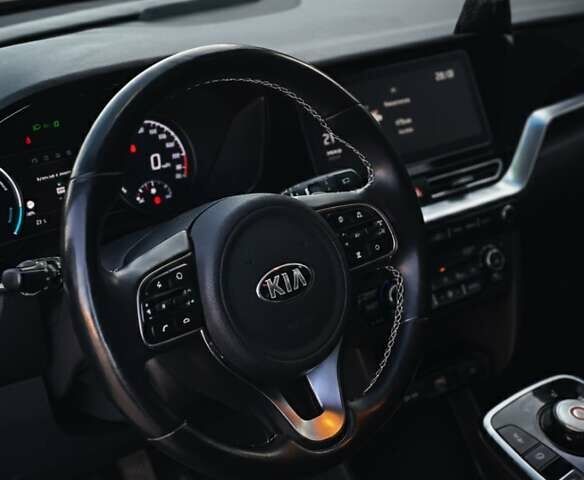 Чорний Кіа Niro, об'ємом двигуна 0 л та пробігом 112 тис. км за 19850 $, фото 26 на Automoto.ua