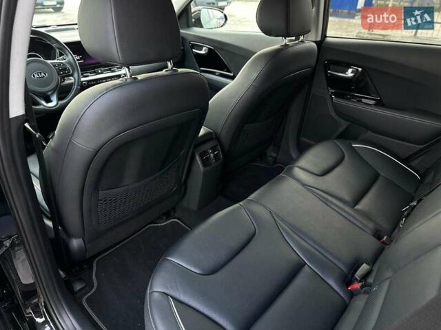 Чорний Кіа Niro, об'ємом двигуна 0 л та пробігом 148 тис. км за 18700 $, фото 18 на Automoto.ua