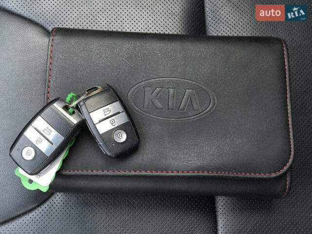 Чорний Кіа Niro, об'ємом двигуна 0 л та пробігом 64 тис. км за 23700 $, фото 104 на Automoto.ua