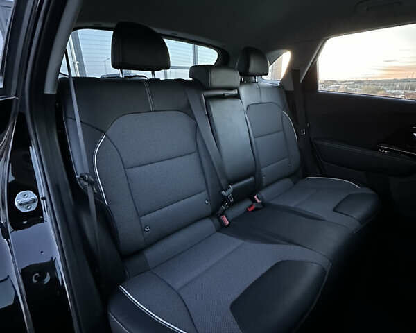 Чорний Кіа Niro, об'ємом двигуна 0 л та пробігом 98 тис. км за 19400 $, фото 31 на Automoto.ua