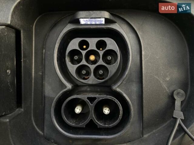 Чорний Кіа Niro, об'ємом двигуна 0 л та пробігом 96 тис. км за 20600 $, фото 20 на Automoto.ua